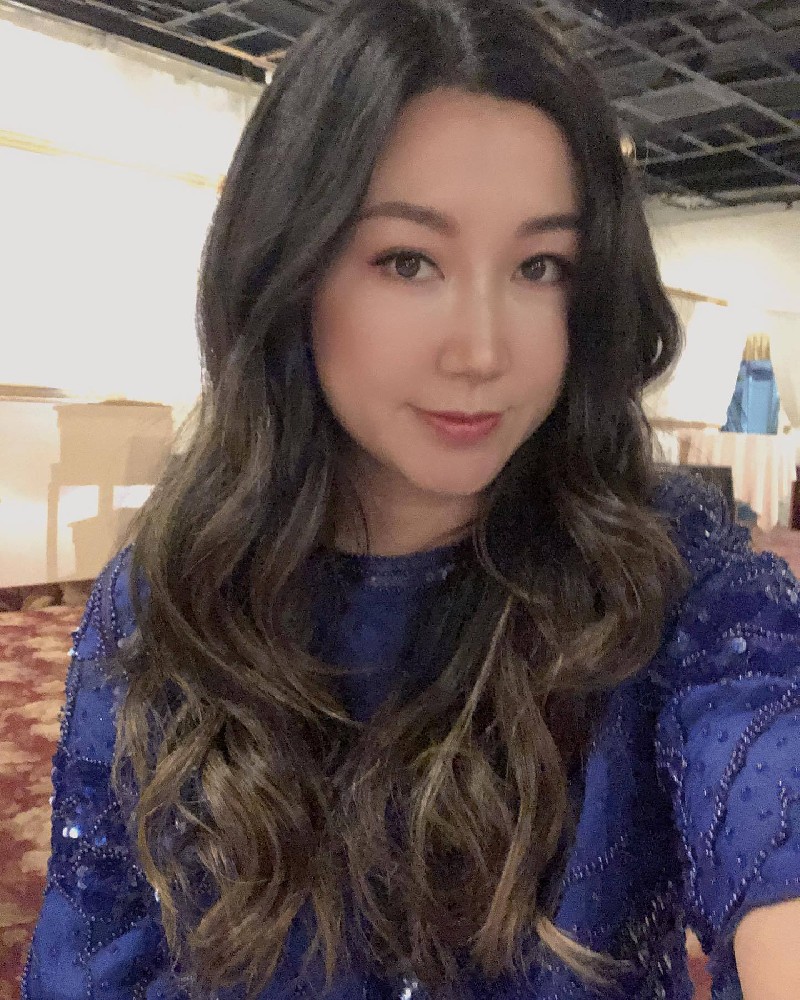 A392 照片2530张 视频129个 中国女 在美国 亚裔 华裔 宝妈 带娃照片还是偏多的 有2个孩子 都是女孩子 有家人合拍照片有到处游玩的素材 带娃玩的素材还是比较多的