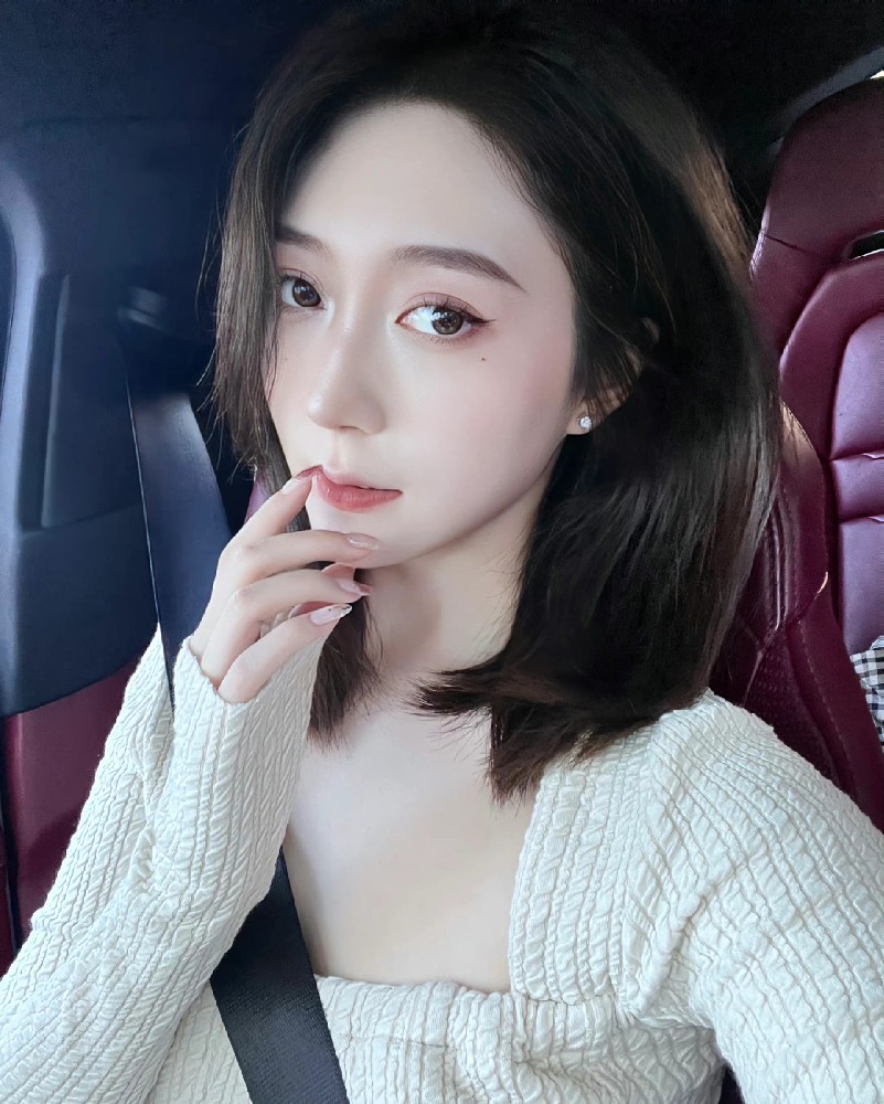 A2208 照片1768张 视频456个 中国女 气质少妇 生活日常 旅游 健身 瑜伽 宠物 自拍多 生活素材丰富 视频有自拍 有开车自拍 曝光度低 视频包含实况Live