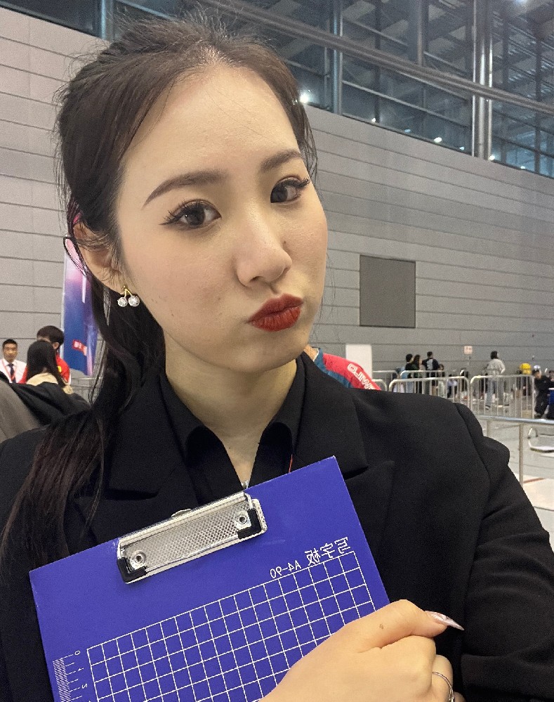 A2232 照片383张 视频135个 中国女 生活日常 旅游 工作 裁判员 真实 视频包含实况Live