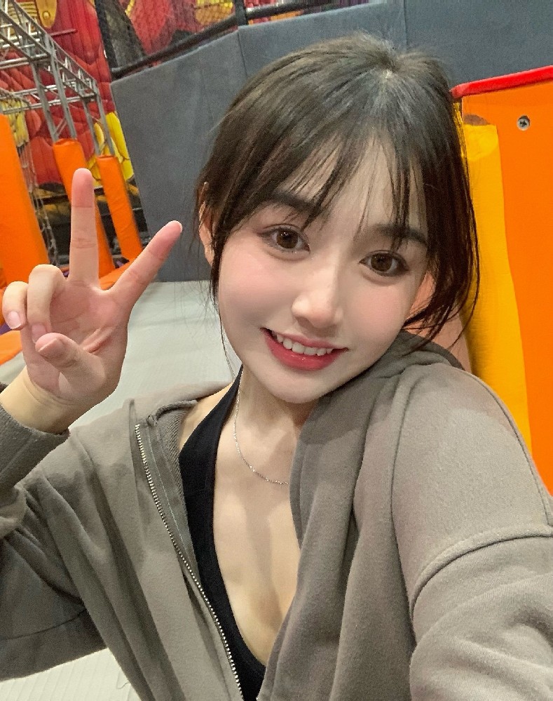 14UB07 照片1810张 视频66个 中国女 高颜值美女 少女 学生 可爱 清纯 真实 丝袜 生活素材丰富 校园生活 四季服装 性感 美食 视频包含实况Live