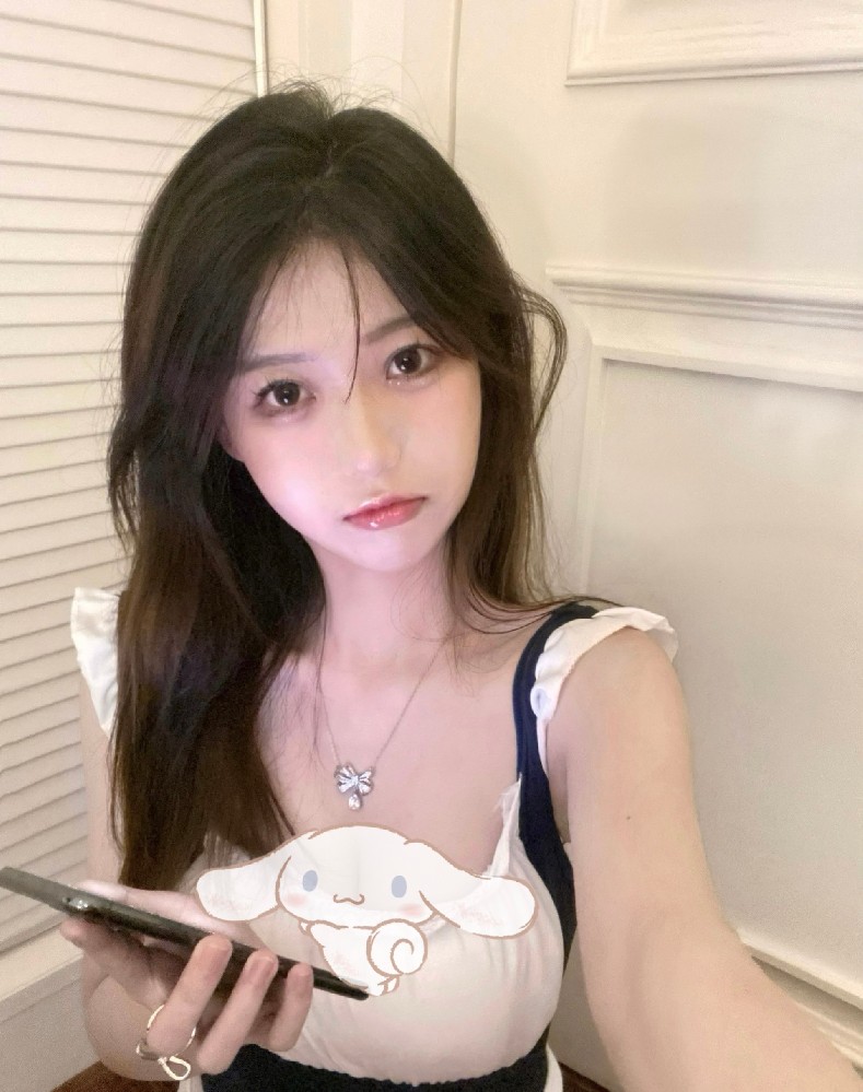 A2241 照片480张 视频102个 中国女 年轻美女 生活日常 旅游 吃喝玩乐 视频友自拍 视频包含实况Live