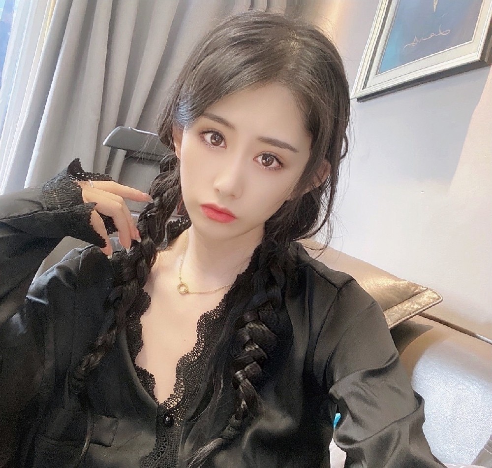 A2250 照片684张 视频64个 中国女 年轻美女 生日日常 各地旅游 视频有自拍