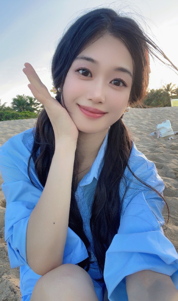 14UB09 照片3603张 视频639个 中国女 气质美女 空乘专业毕业 生活日常 旅游 性感照 家人合照 生活素材丰富 自拍多 视频有自拍 视频包含实况Live