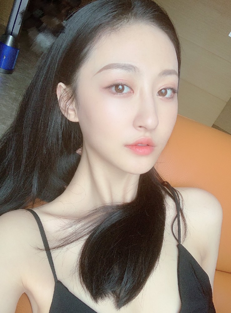 A2253 照片984张 视频143个 中国女 高颜值美女 生活日常 旅游 自拍多 视频包含实况Live