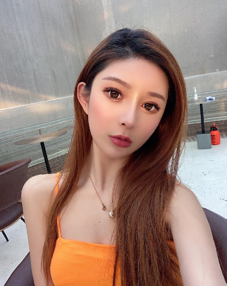 10UB10 照片2306张 视频270个 中国女 白富美 生活日常 高消费 高尔夫 宠物 各国旅行 美食 奢侈品购物 美食 生活素材丰富 视频包含实况Live