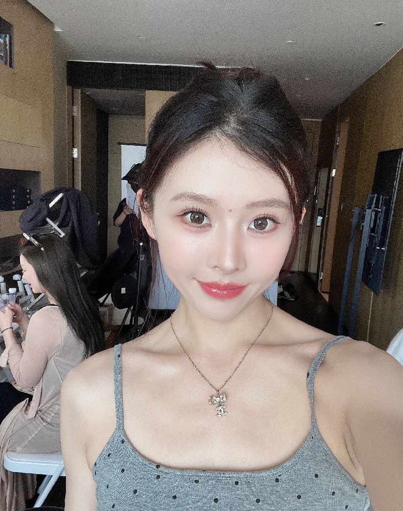A2260 照片1423张 视频45个 中国女 少妇 生活日常 旅游 性感 视频有自拍 视频包含实况Live