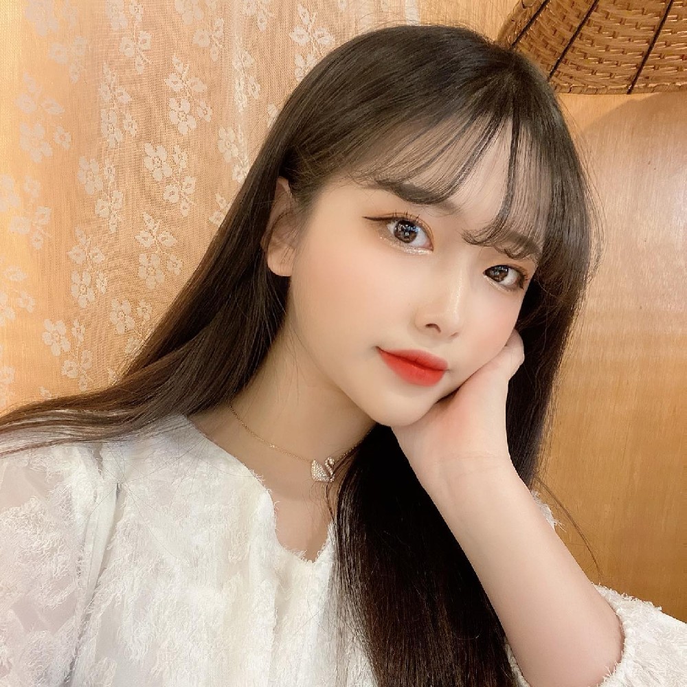 A2310 照片252张 视频6个 韩国 气质美女 生活日常 旅游 有过生日素材 视频有自拍 曝光度低 粉丝数2000+